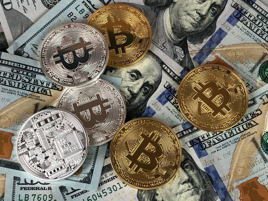 Trump — Trump Crypto Tie-Up Fueled Family Windfall, Investor Losses (inline 1)