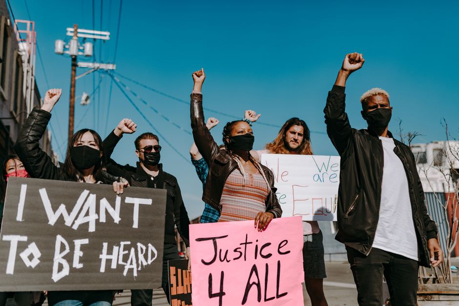 United States — The pastor who wants to repeal voting rights for women is becoming mor (photo)