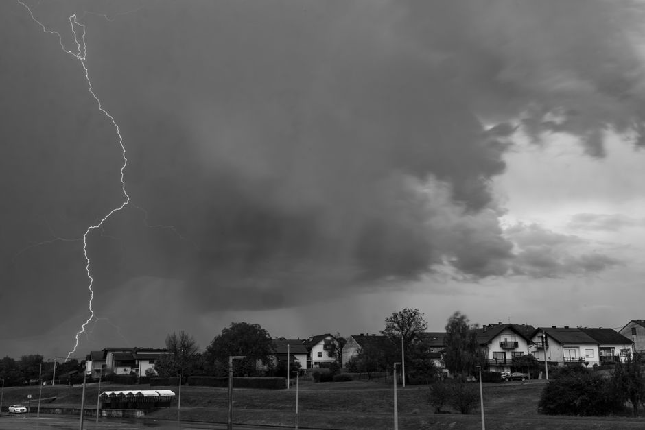Europe — Europe's wild weather: Supercell tornado flips lorries in France while (inline 2)