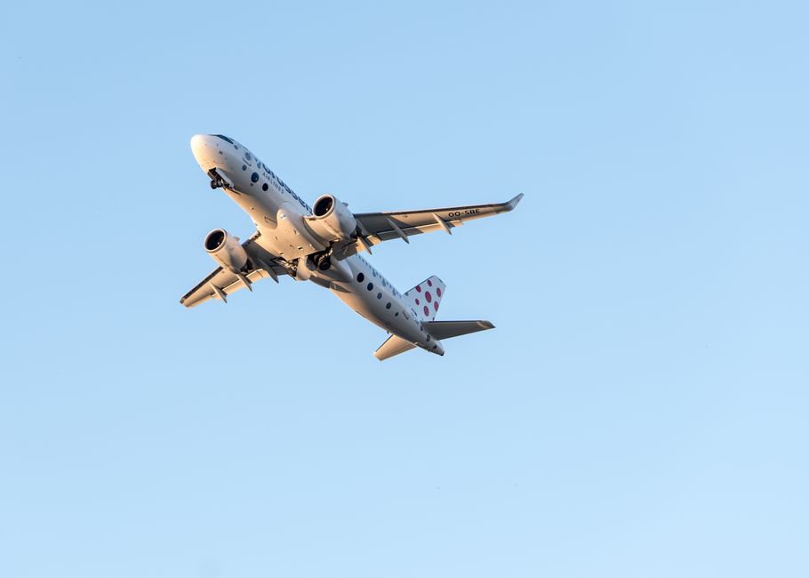Billionaire Adani — Billionaire Adani weighs airline launch in Indian duopoly market, sour (photo)