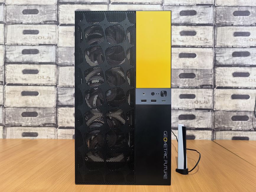 Markets (business-economy) — Corsair's Stylish PC Case Cuts Price (photo)