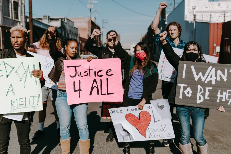 United States — The pastor who wants to repeal voting rights for women is becoming mor (photo)
