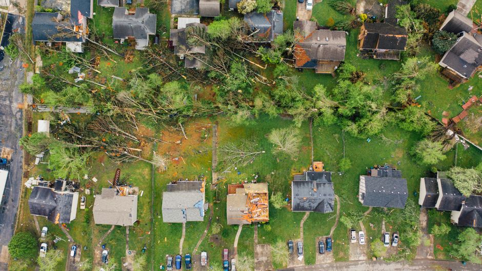China, tornado — China's Tornado: Nature's Fury and Human Vulnerability (photo)