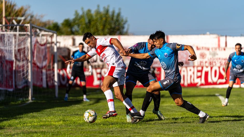 Politics of Football — Argentina's Football Players Make a Powerful Political Statement (photo)