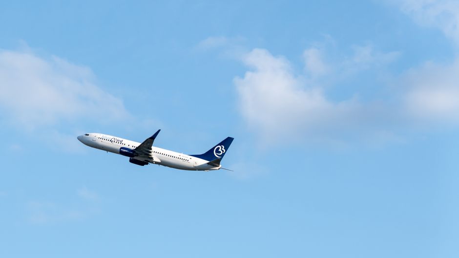 Billionaire Adani — Billionaire Adani weighs airline launch in Indian duopoly market, sour (photo)