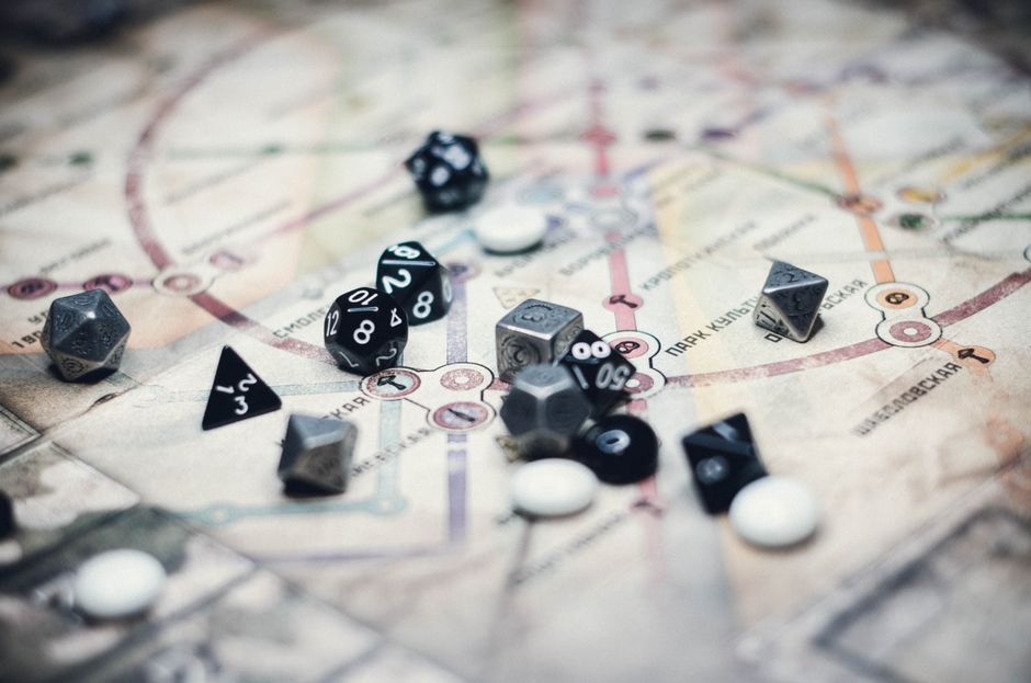 D&D — D&D Rolls a Gamble with New World of Warcraft and Star Wars Sets (featured)