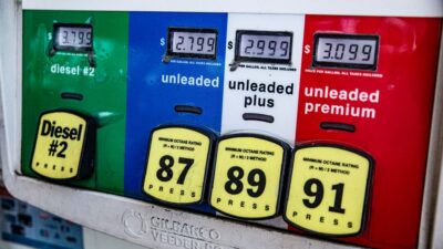 Falling — Falling oil prices help calm worries about inflation, and Wall Street (featured)