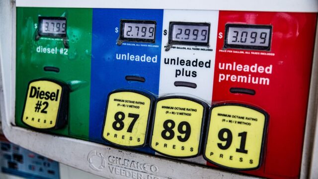 Falling — Falling oil prices help calm worries about inflation, and Wall Street (featured)