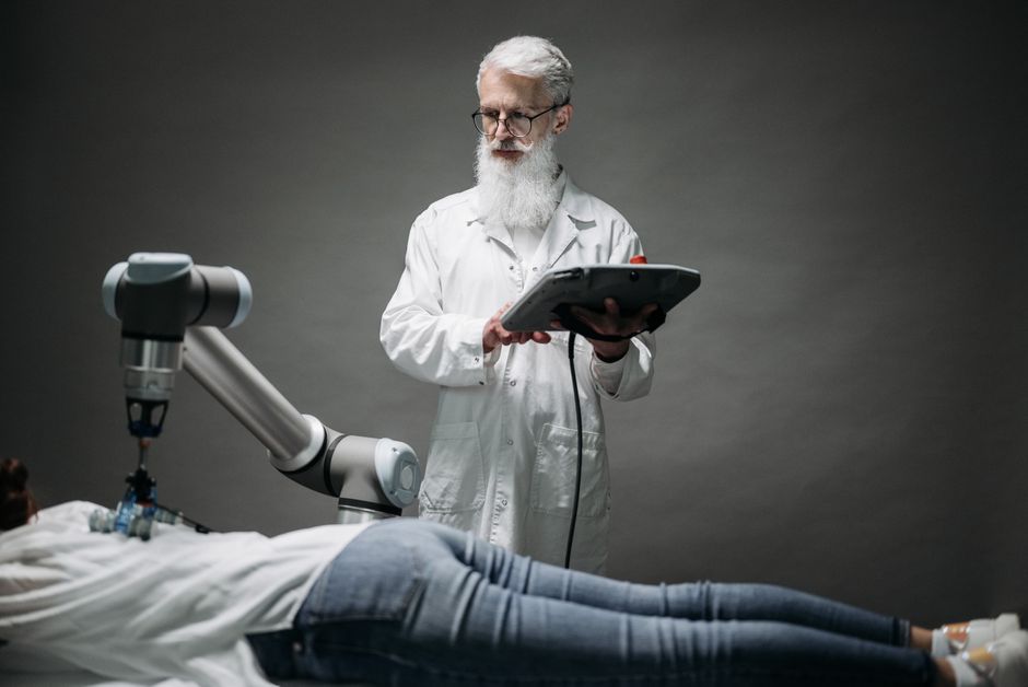Tech Life — Are We Ready to Surrender the Scalpel to Robots? (featured)
