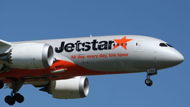 Jetstar — Jetstar introduces fees for carry-on luggage in overhead lockers (featured)