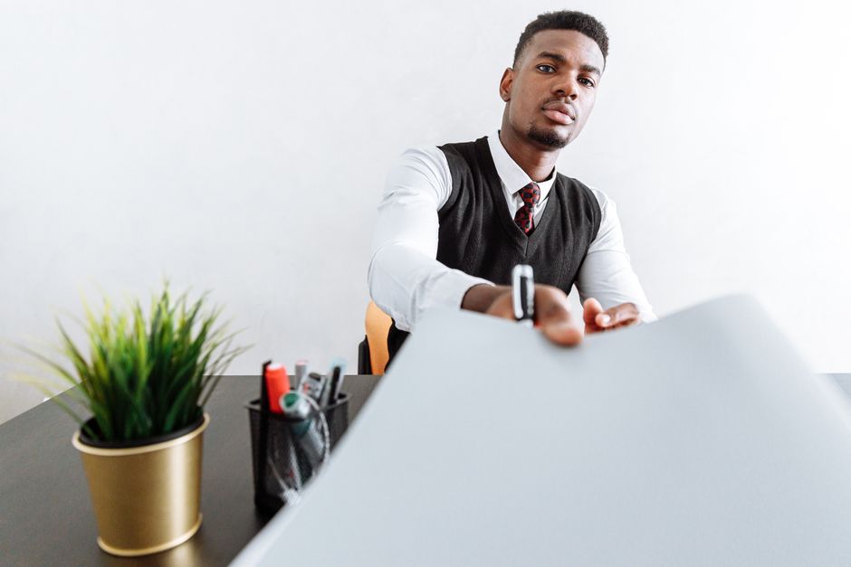 technology — US job market sends mixed signals as layoffs stay low and hiring stays (featured)