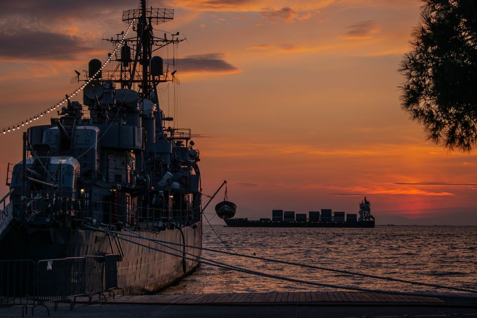Russia-West standoff — Putin's Ship Seizure Threat Raises the Stakes in Russia-West Standoff (featured)