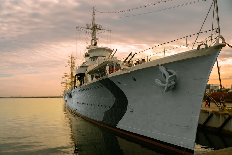 mental health — Mental Health Crisis Brewing Aboard US Navy Ship (featured)