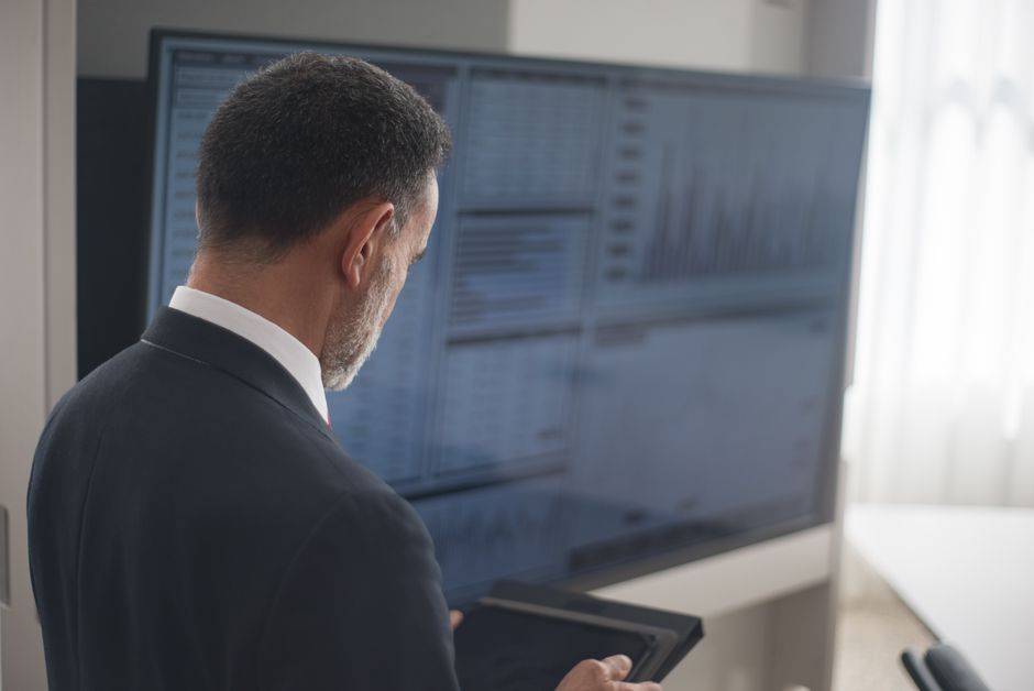 business economy — A Glimmer of Hope Amidst the Hype: Corvex's AI Computing Platform Face (featured)