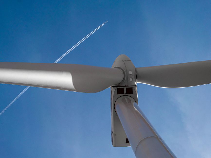 artificial intelligence — AI vs. Contrails: A Climate Solution or Greenwashing? (featured)