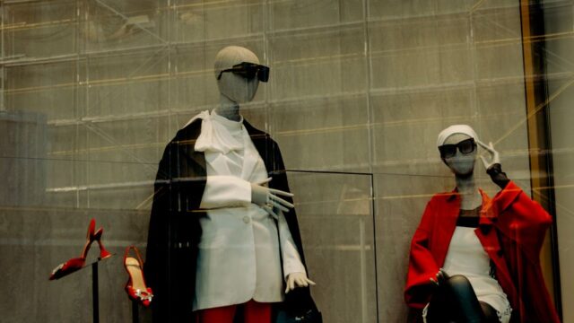 Fashion — Anna Wintour's Fashionable Forgiveness: Is the Industry Prioritizing S (featured)