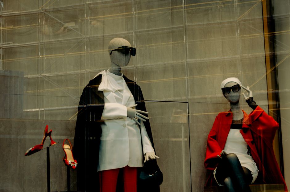 Fashion — Anna Wintour's Fashionable Forgiveness: Is the Industry Prioritizing S (featured)