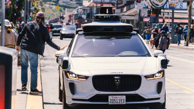 Mobility — Waymo's Custom Chip: Genius or Costly Detour for Robotaxis? (featured)