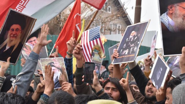 Iran — Iran's Economic "War": Tehran's Rare Admission of Sanctions' Toll (featured)