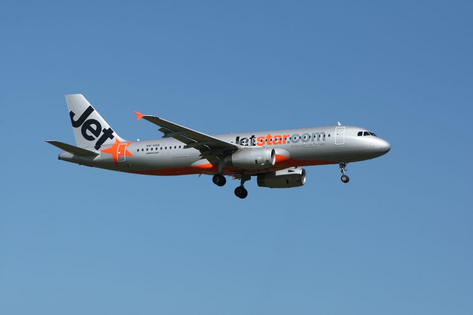 Jetstar — Jetstar introduces fees for carry-on luggage in overhead lockers (inline 1)
