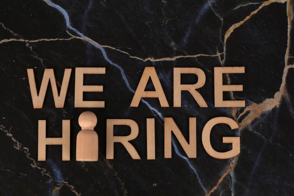 technology — US job market sends mixed signals as layoffs stay low and hiring stays (inline 1)