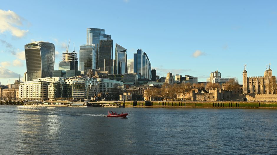 Burnham — UK PM Burnham promises business help within ’difficult’ financial outl (inline 1)