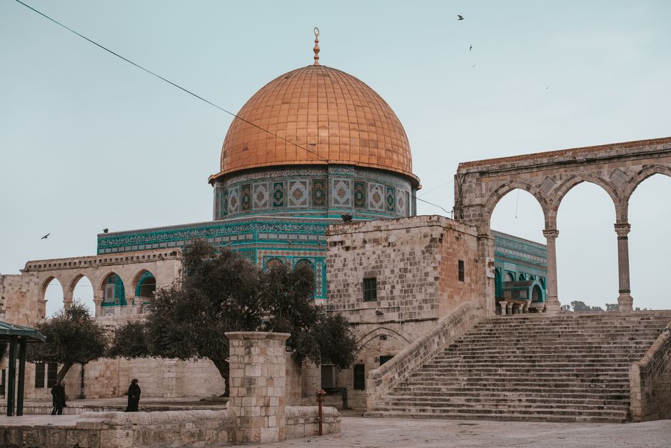 Gaza — Israeli airstrike hits mosque in Gaza City – video (inline 1)