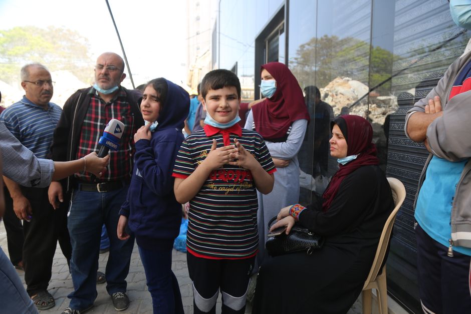 "West Bank occupation" — Israeli settlers besieging Palestinian families in West Bank village (photo)