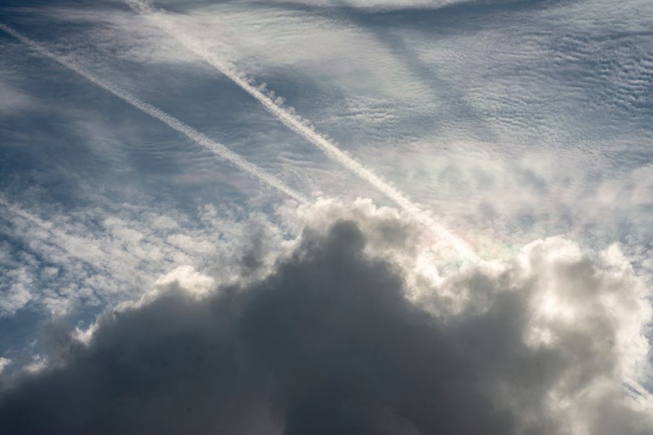artificial intelligence — AI vs. Contrails: A Climate Solution or Greenwashing? (photo)