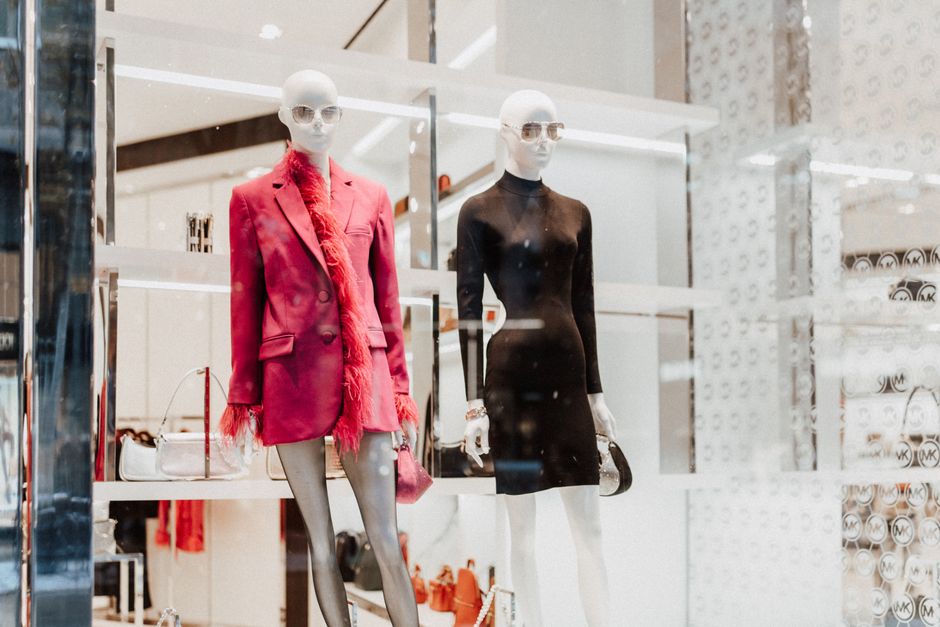 Fashion — Anna Wintour's Fashionable Forgiveness: Is the Industry Prioritizing S (inline 1)