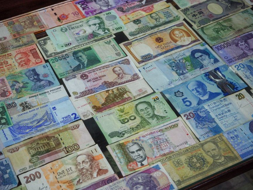China yuan — China's yuan squeeze: when market forces meet Beijing's comfort zone (photo)