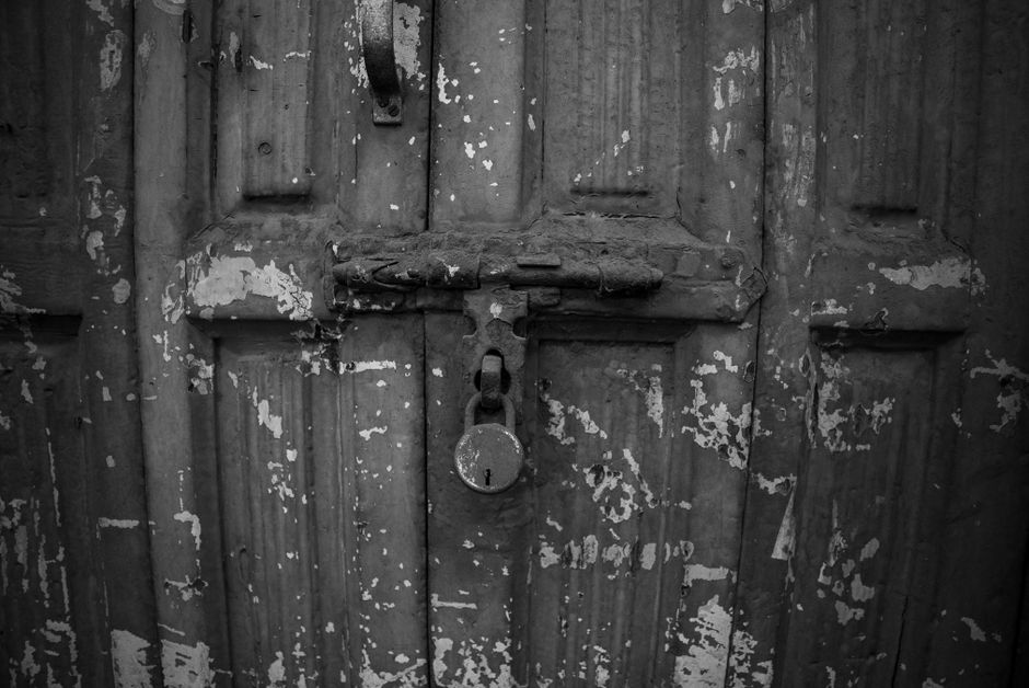 Door — Locked Doors, Lost Lives: Pakistan’s Systemic Failure (inline 1)