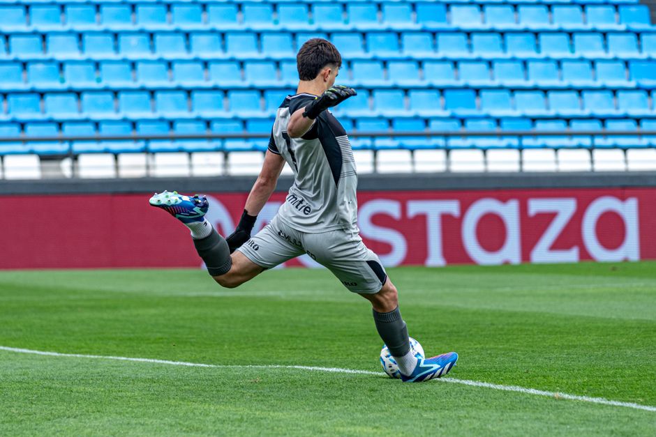Chelsea — Chelsea's Goalkeeper Gamble: Can Martinez Break the Curse? (inline 1)