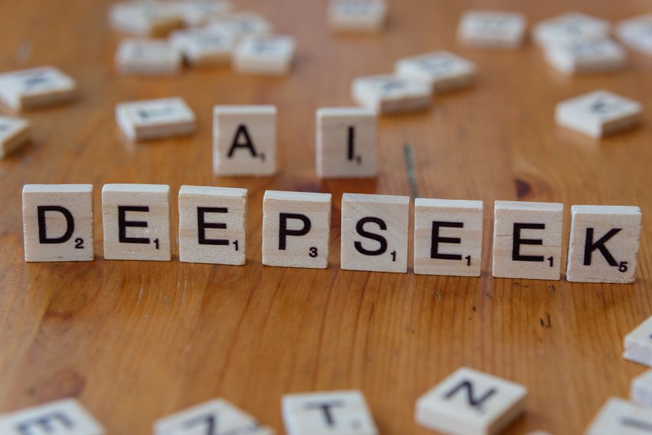 AI Secrets — Apple's AI Gold Rush Conundrum: Secrets, Stealing, and the Future of W (photo)