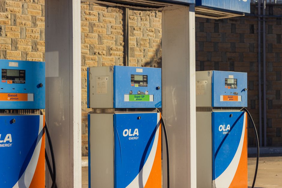 Falling — Falling oil prices help calm worries about inflation, and Wall Street  (inline 2)