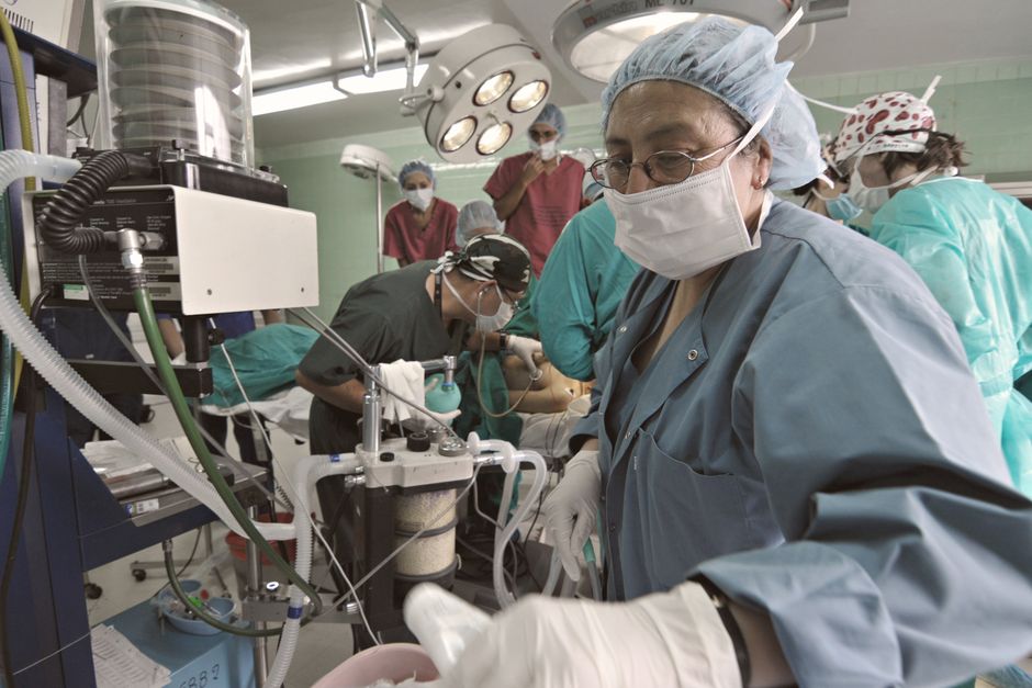technology — Surgeons Control Robots from Afar, Revolutionizing Tech Life (inline 2)