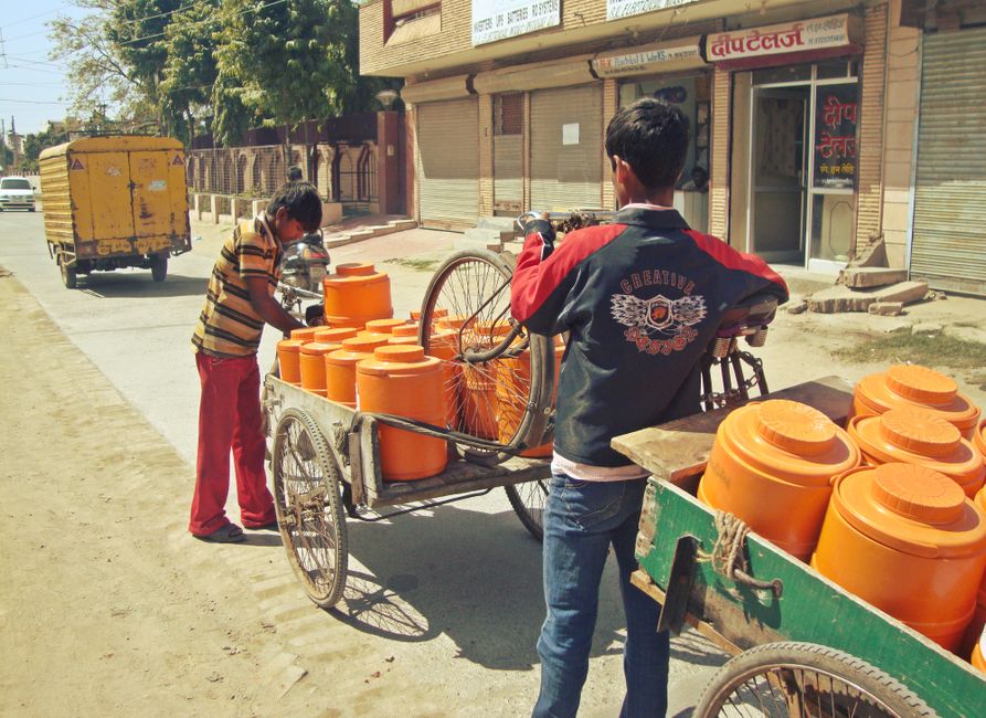 quick commerce — India's Quick Commerce Gold Rush: Speed at What Cost? (photo)