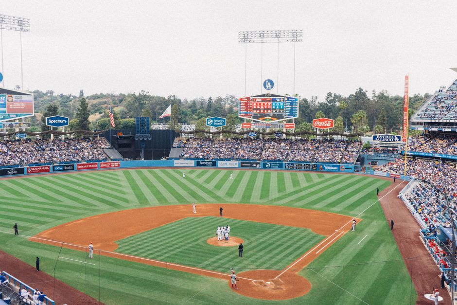 Dodgers ownership — Dodgers' Roberts dodges ownership drama with 'above our pay grades' ch (photo)