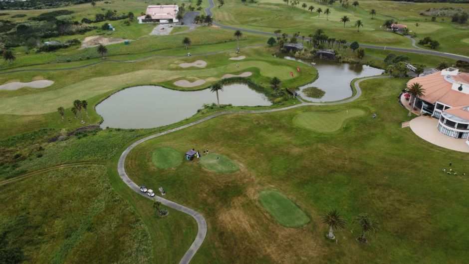 Climate Crisis — 'Terrifying' wildfire threatens golf club in Hollywood's favourite Cor (photo)