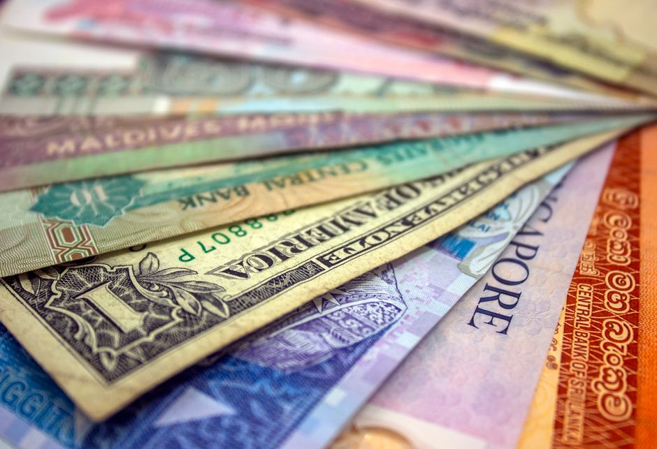 China yuan — China's yuan squeeze: when market forces meet Beijing's comfort zone (photo)