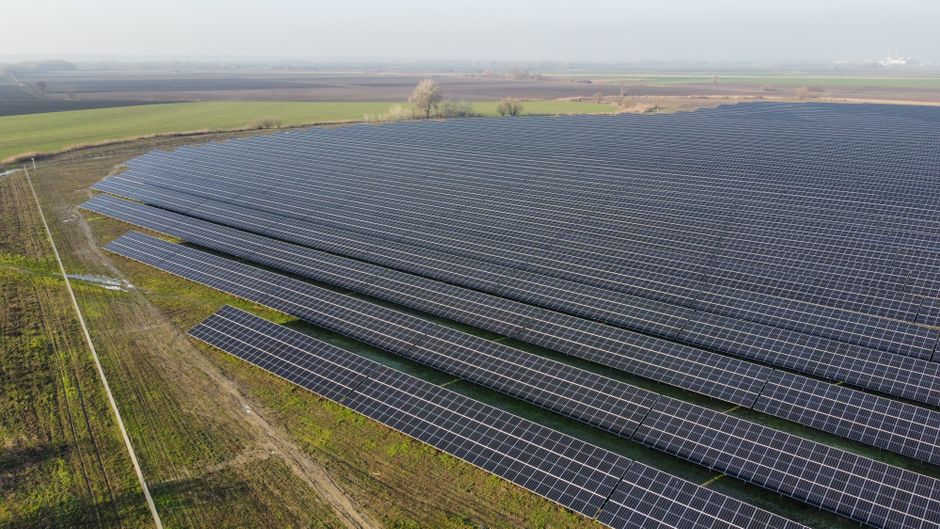 Nigeria solar — Nigeria's Energy Crisis: Can Local Solar Panels Save the Day (photo)