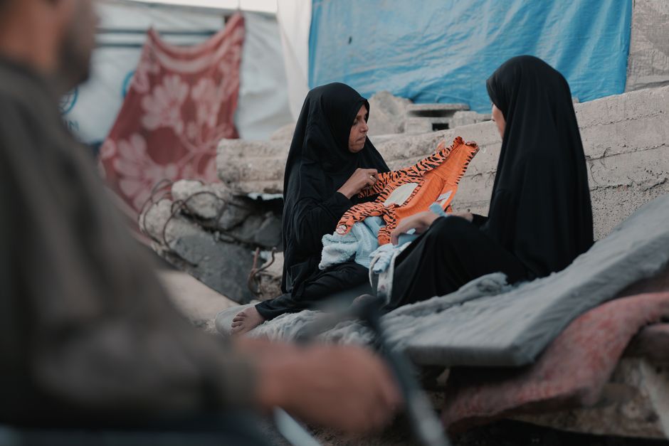 "West Bank occupation" — Israeli settlers besieging Palestinian families in West Bank village (photo)