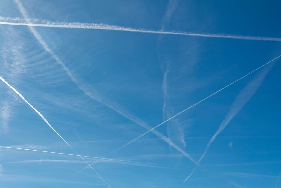 artificial intelligence — AI vs. Contrails: A Climate Solution or Greenwashing? (photo)