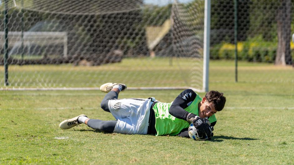 Chelsea — Chelsea's Goalkeeper Gamble: Can Martinez Break the Curse? (inline 3)