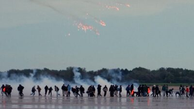 French — France's Tear Gas on Migrants: A Wake-Up Call for UK (featured)