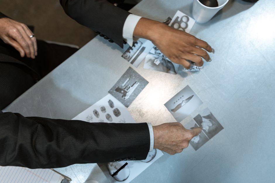 Investigating — Cold Cases: Can Digital Detectives Outpace Traditional Police? (featured)