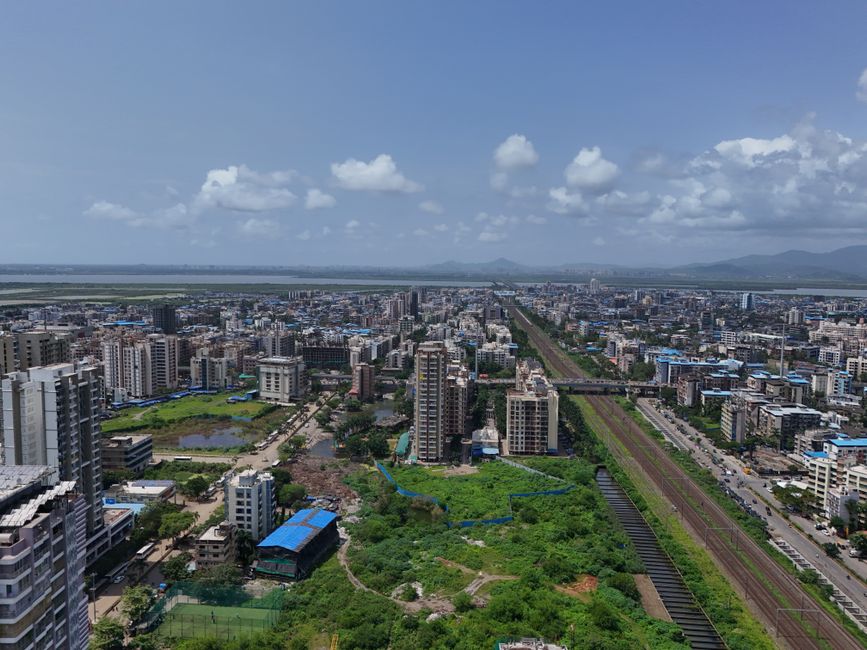 India — India's Growth Defies Global Gloom: A New Economic Power? (inline 1)