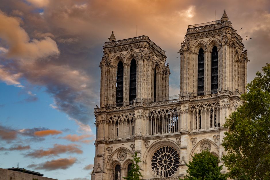 Notre Dame — College Football: Behind Enemy Lines, or Just Pre-Game Hype? (photo)