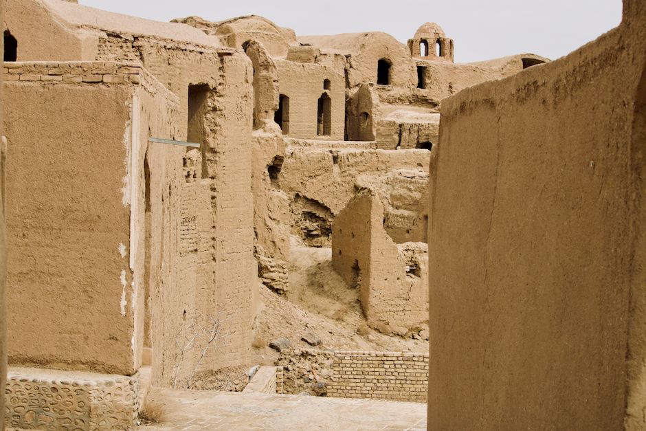 Iran — Iran’s Strait Gambit: Global Oil & Fashion Hang in the Balance (inline 3)