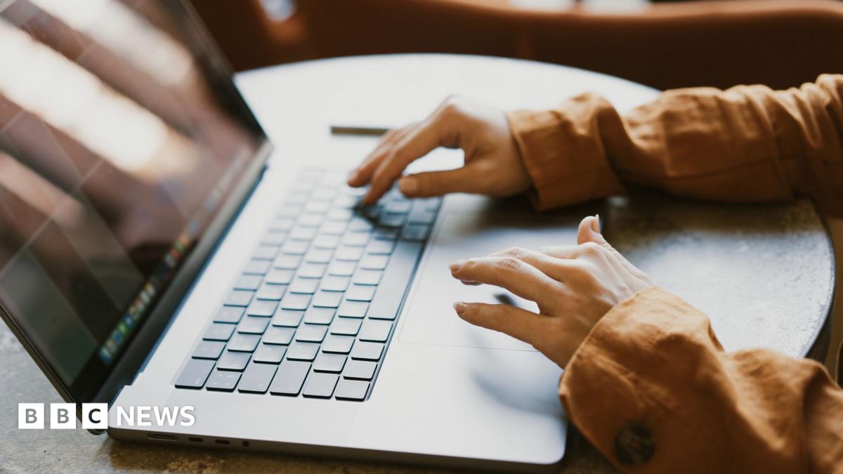 Websites — Internet Blackout: AI Warns of Web’s Fragile Core (featured)